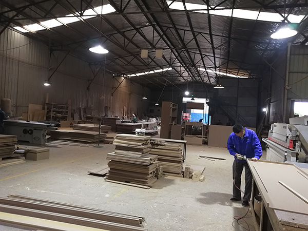 展柜生产基地木工制作区域5